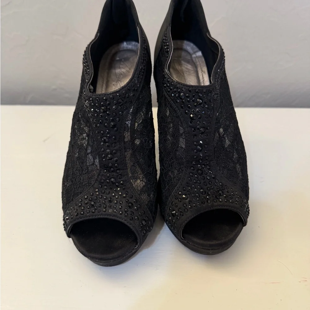 Michaelangelo Black Lace Peep-Toe Heels - Picture 3 of 9